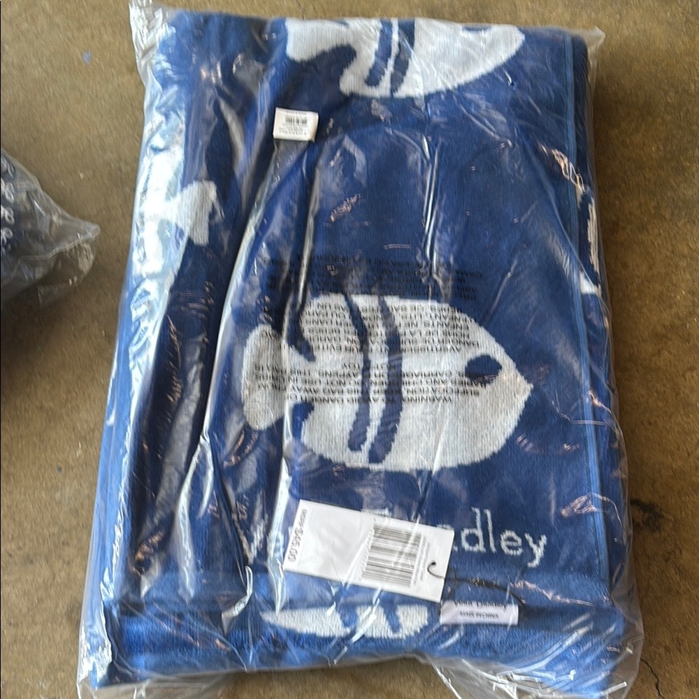 Vera Bradley Paisley Wave Blue Towel